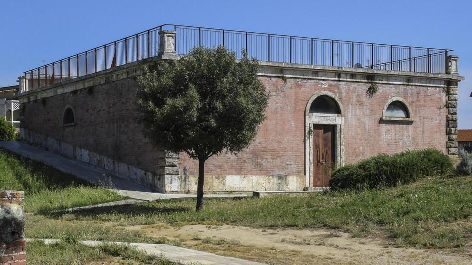 Grosseto, il Bastione Maiano rinasce: il camminamento interno percorribile in bicicletta