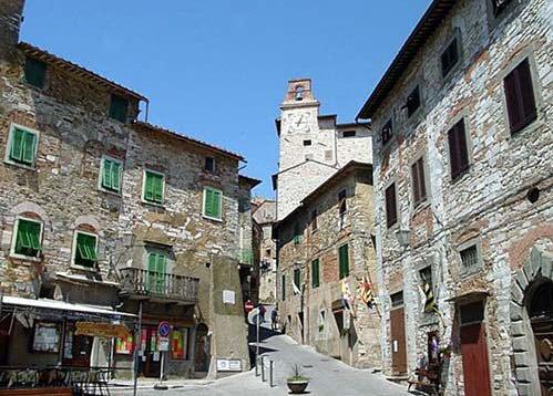 Cresce il turismo wedding a Campiglia: matrimoni in tutto il borgo