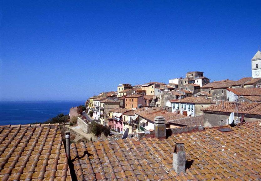 Elba, pizzaiolo rischia di soffocare per un boccone: salvato dalla prontezza dell’amico-barbiere