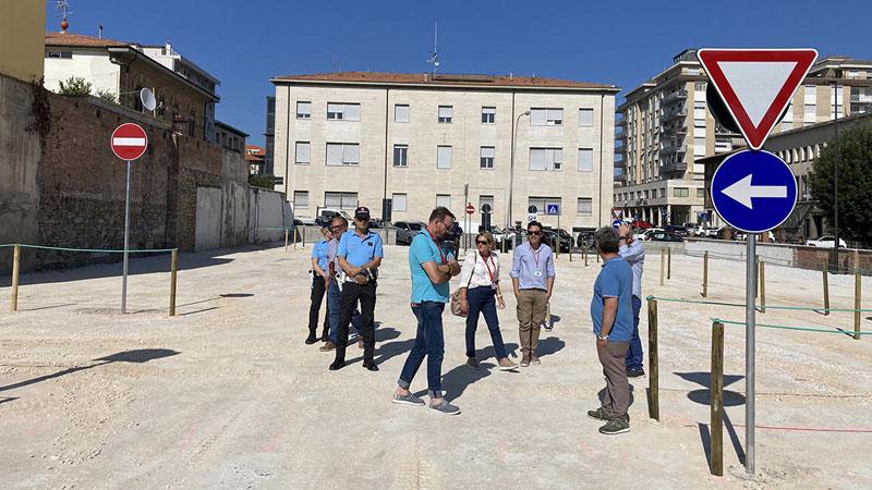 Cecina, taglio del nastro da 100 posti: apre il nuovo parcheggio