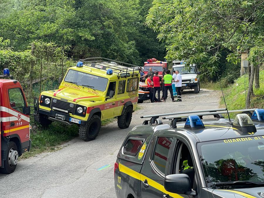 Montale, esce a cercare funghi e cade nel torrente: morto un commerciante