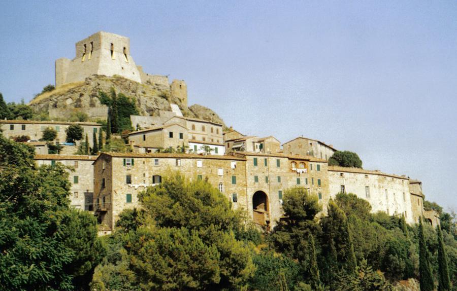 Roccastrada, scompare nella campagna: ritrovata nella notte