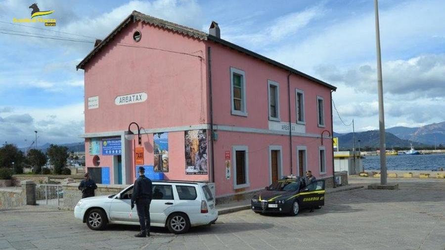 Un posto di blocco della Guardia di finanza
