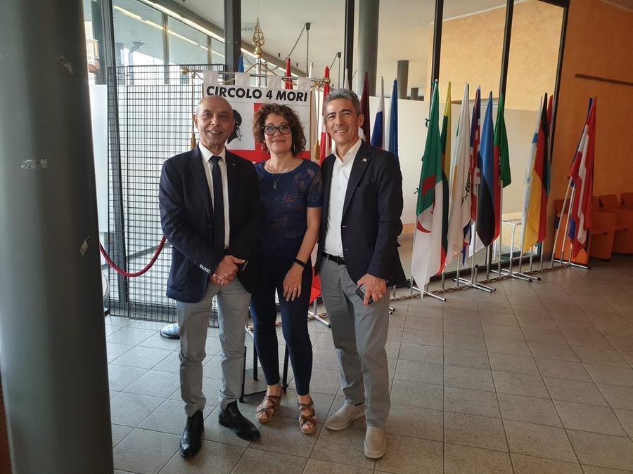 
	Gianni Marche (presidente del circolo di Rivoli), Graziella Murtas (presidente del circolo di Lugano) e Bastianino Mossa (presidente Fasi)


