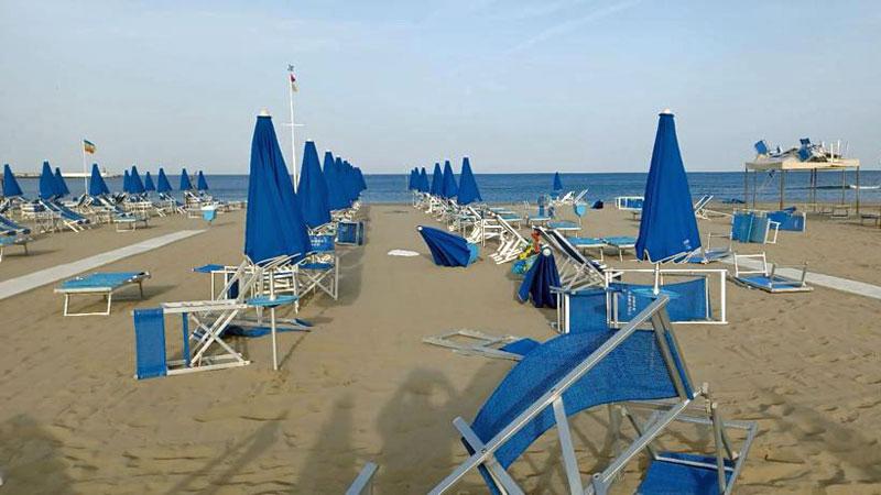 Viareggio, vandali e ladri sulla spiaggia. I balneari: «Ora contromisure reali»