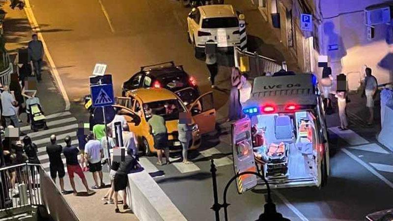 Carrara, contromano centrano un’auto e scappano: parte la caccia all’uomo