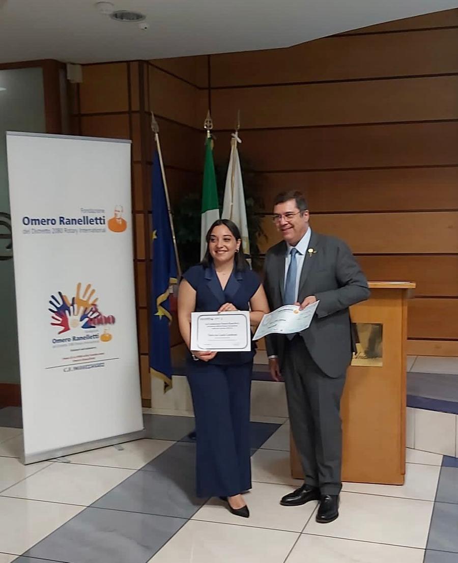 
	Giada Gamboni con Gabriele Andr&igrave;a presidente della Fondazione Omero Ranelletti

