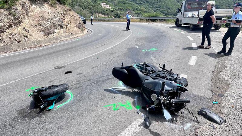 Elba, scontro frontale tra auto e moto a Procchio: centauro 26enne ricoverato a Siena