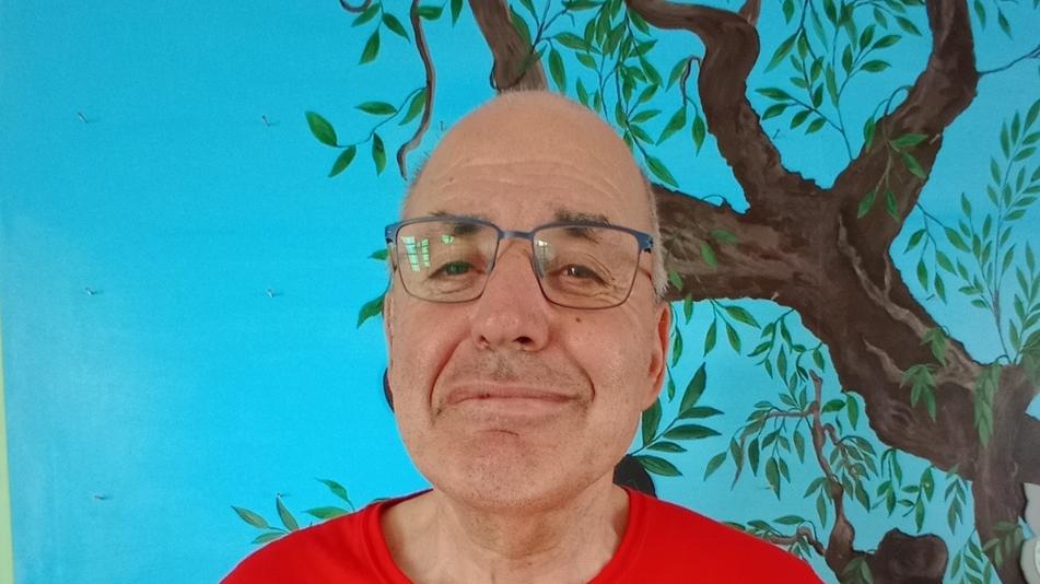 Cecina, va in pensione lo storico bidello delle scuole “Guerrazzi”: «È stato una garanzia per tutti noi»