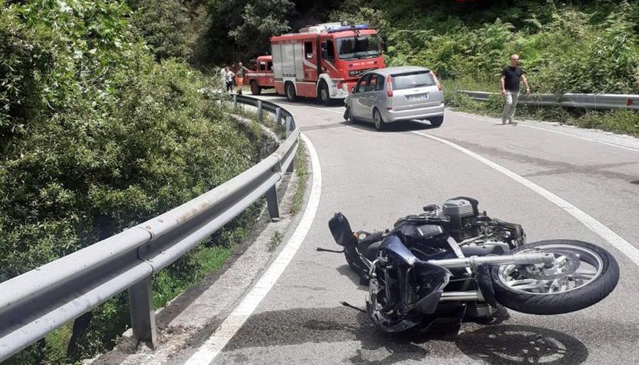 Con la moto contro un’auto, ferito un centauro milanese a Gadoni