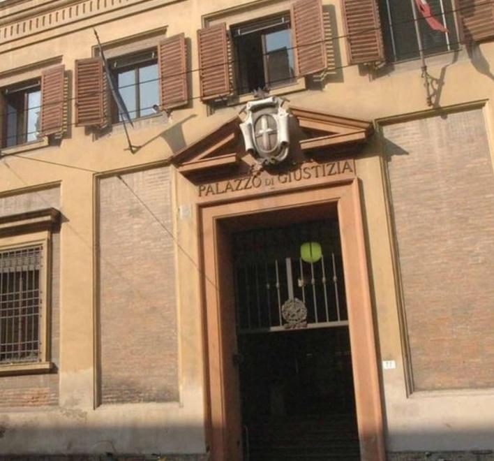 Finale, imputati di omicidio: si accusano a vicenda