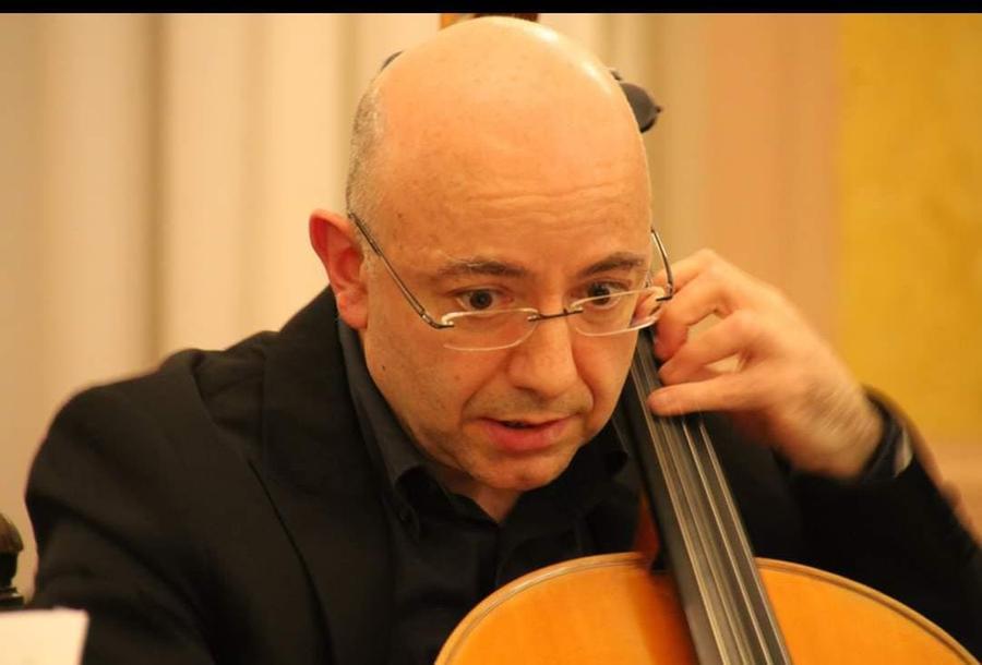 Olbia, accusa un malore durante una esibizione: muore violoncellista sassarese