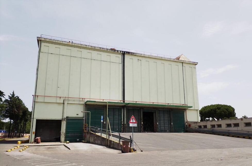 Livorno, il guaio delle scorie: l’inceneritore chiuso per settimane. I rifiuti vanno in Versilia