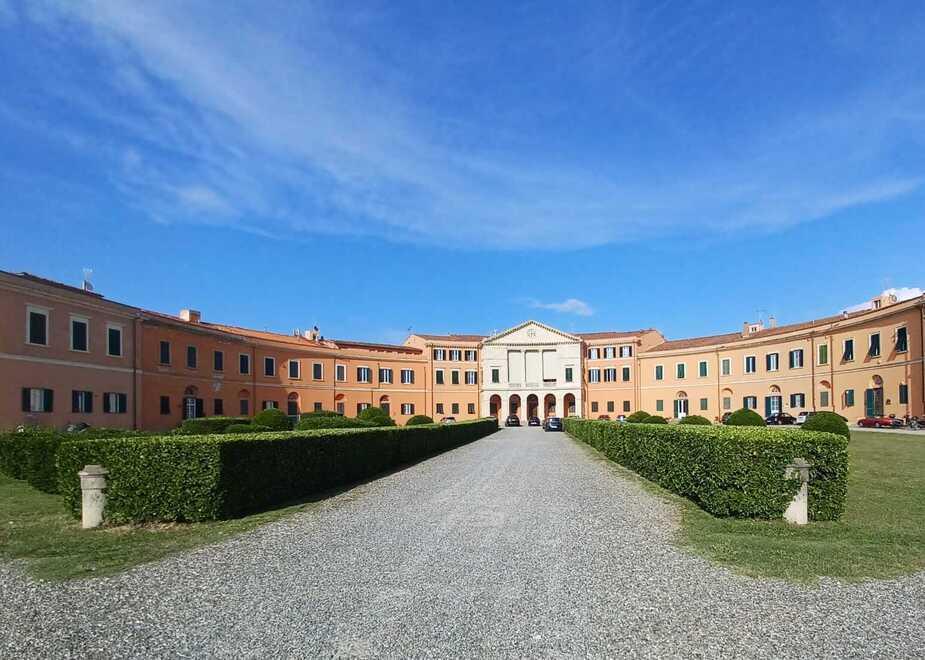 Livorno e lo spettacolo dell’anfiteatro sul mare: ecco tuitti i segreti dei Casini di Ardenza