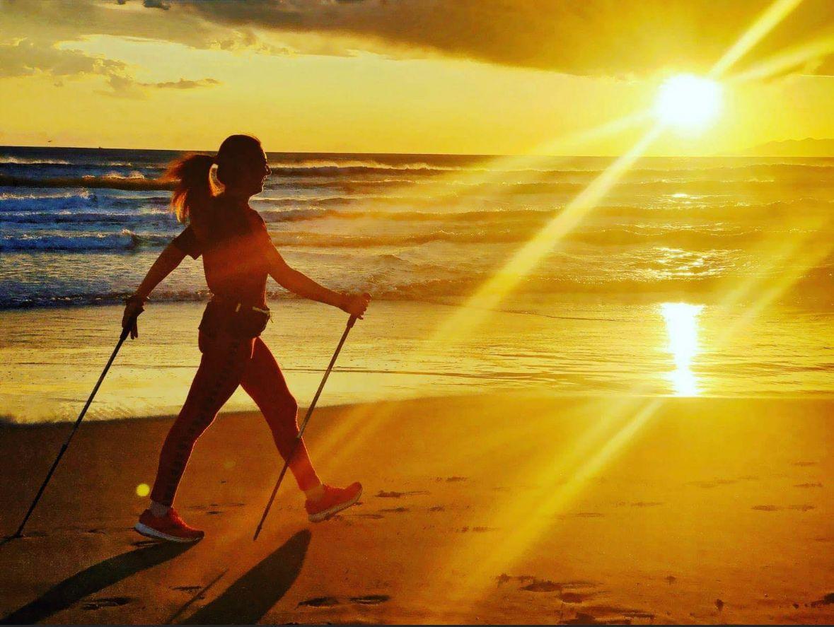 Bastoncini di tendenza ecco il sand walking