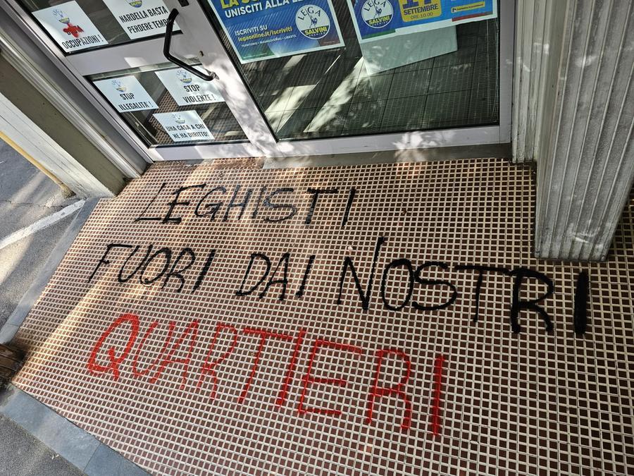 Firenze, imbrattate le sedi della Lega e di Forza Italia. Si celebra la morte di Berlusconi