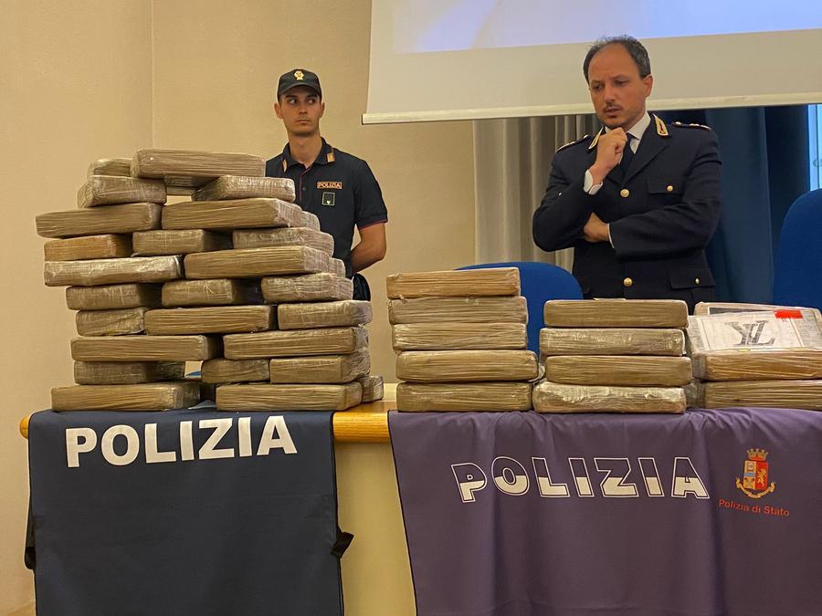 Sequestrati 72 chili di cocaina e 50mila euro