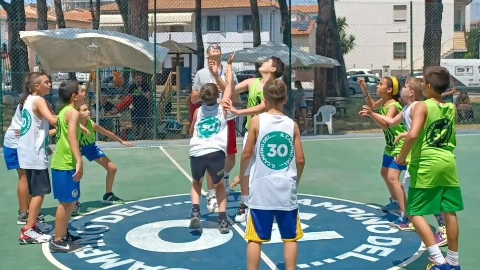 Tanti bambini al Campino del 30 per giocare in ricordo di Gabriele