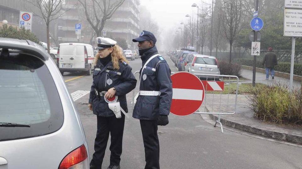 Smog, scatta la manovra: centro vietato per 6 mesi