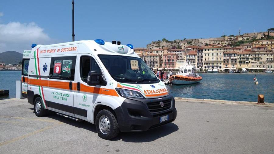 I soccorsi al porto di Portoferraio 