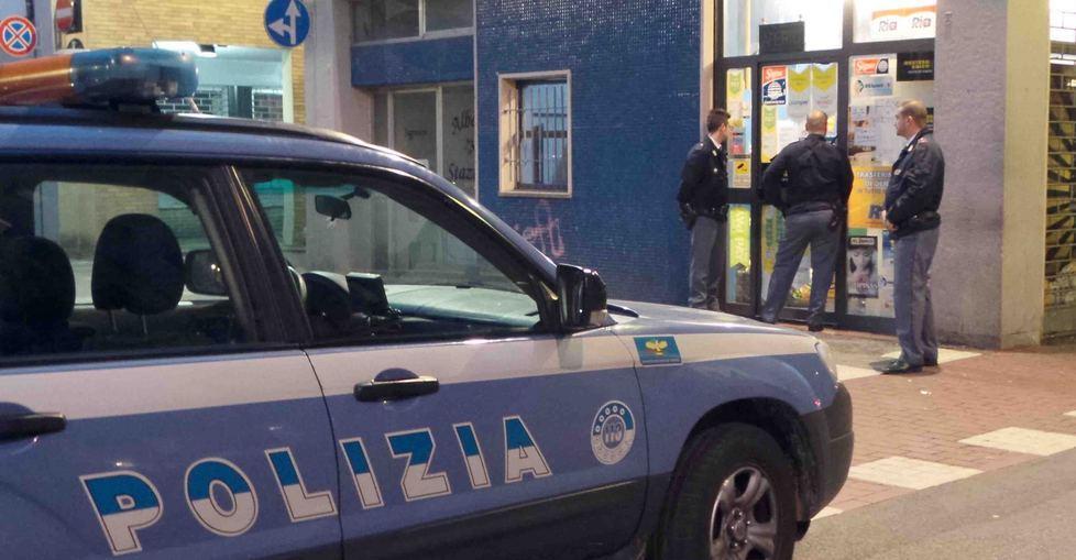Nascondeva droga in bocca e nelle mutande 