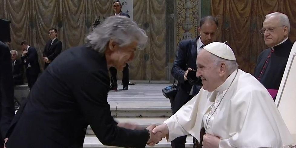 Ligabue incontra papa Francesco: «È stato molto emozionante»<br>
