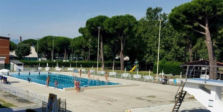 La vasca da 25 metri della piscina comunale di via Roma