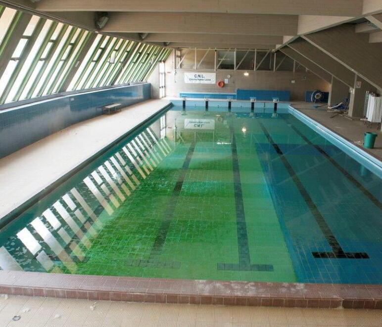 La piscina al palazzetto dello sport