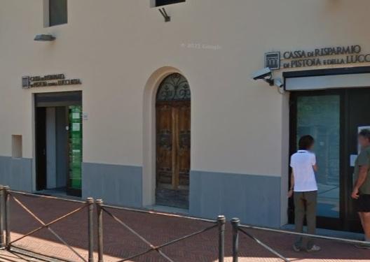 La filiale di Intesa Sanpaolo in via delle Cartiere a Collodi