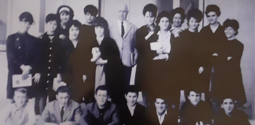 La classe terza dell’istituto commerciale in via Puccini a Viareggio. La foto è scattata nel 1963, anno del diploma per questi studenti