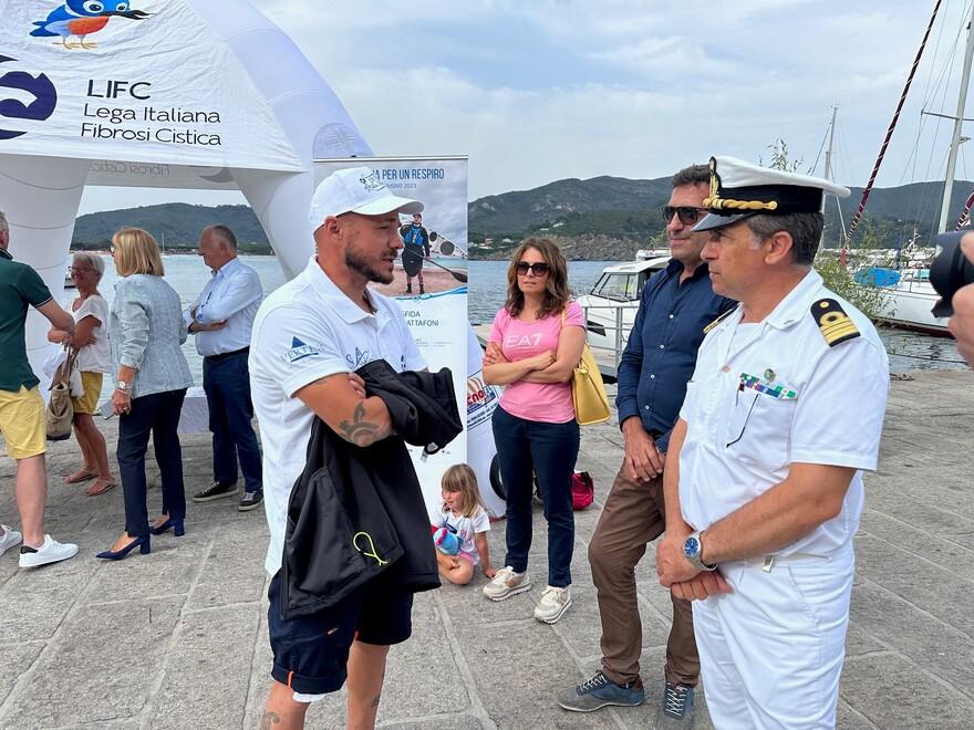 Alessandro Gattafoni a colloquio con il sindaco Davide Montauti e il capitano di fregata Santo Altavilla