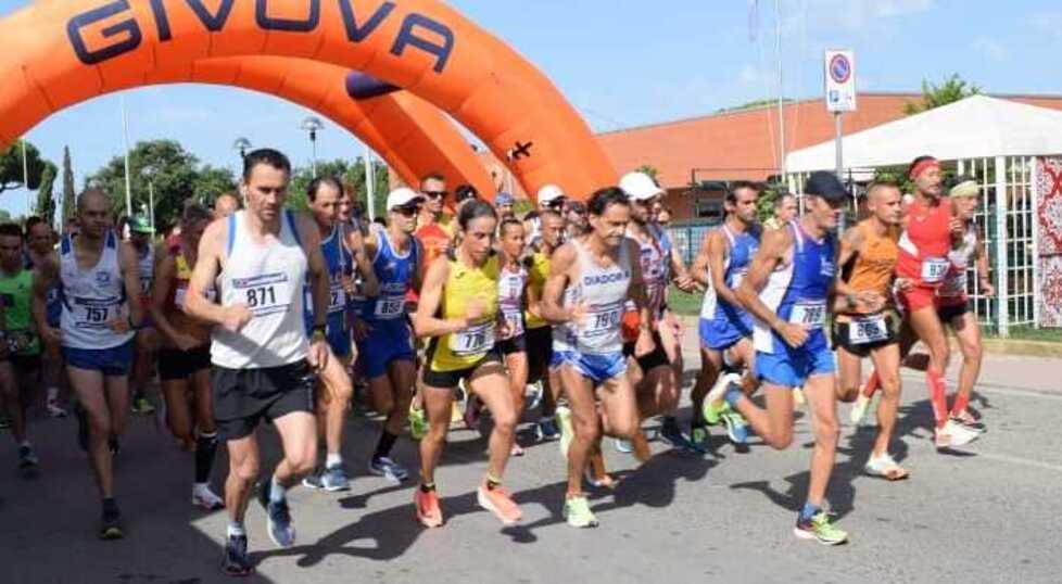 La partenza dell’edizione 2022 della Riotorto Run