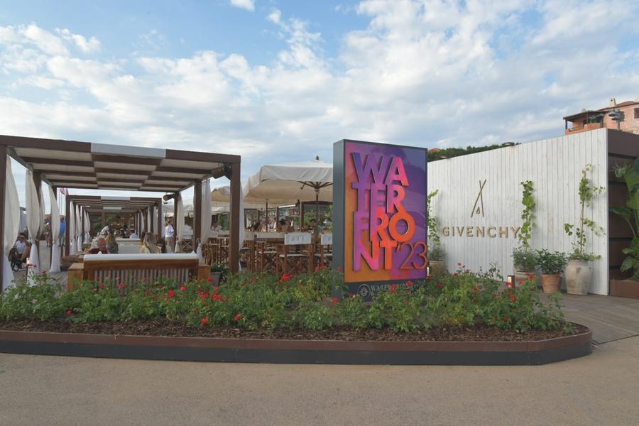 
	Il Waterfront a Porto Cervo, salotto sul mare inaugurato oggi 24 giugno<em> (foto Vanna Sanna)</em>

