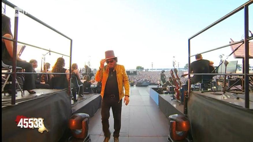 Italia Loves Romagna, la scaletta del concerto fra medley e duetti: apre Zucchero