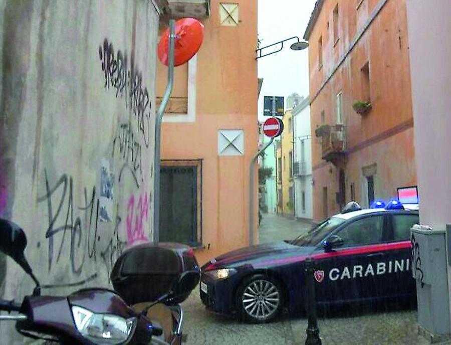 Olbia, via Romana terra di nessuno: si spaccia in mezzo alla movida