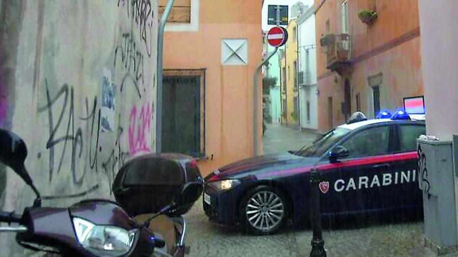 Olbia, via Romana terra di nessuno: si spaccia in mezzo alla movida