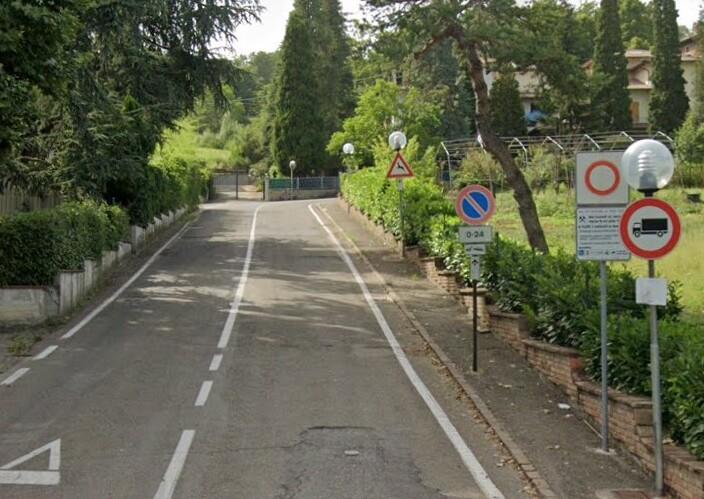 Maranello, l’inganno dei navigatori satellitari: «Basta camion bloccati su via Fornarini»