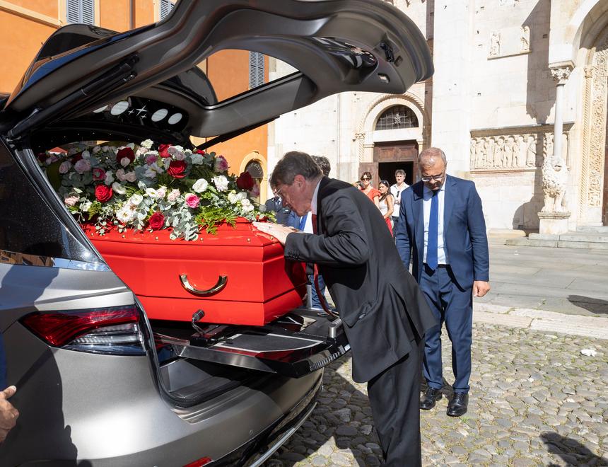 Modena, l'addio ad Alessandra Pederzoli «Al volante della sua vita lasciando il segno su di noi»