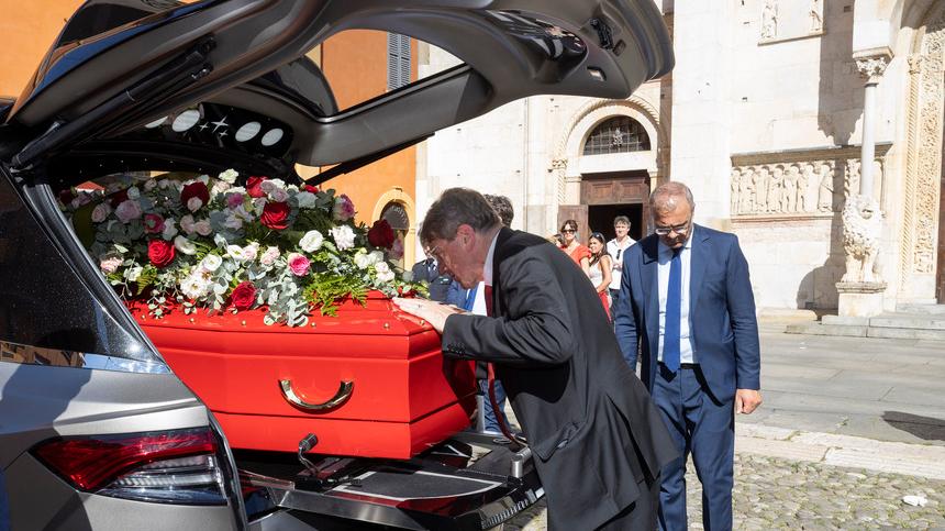 Modena, l'addio ad Alessandra Pederzoli «Al volante della sua vita lasciando il segno su di noi»