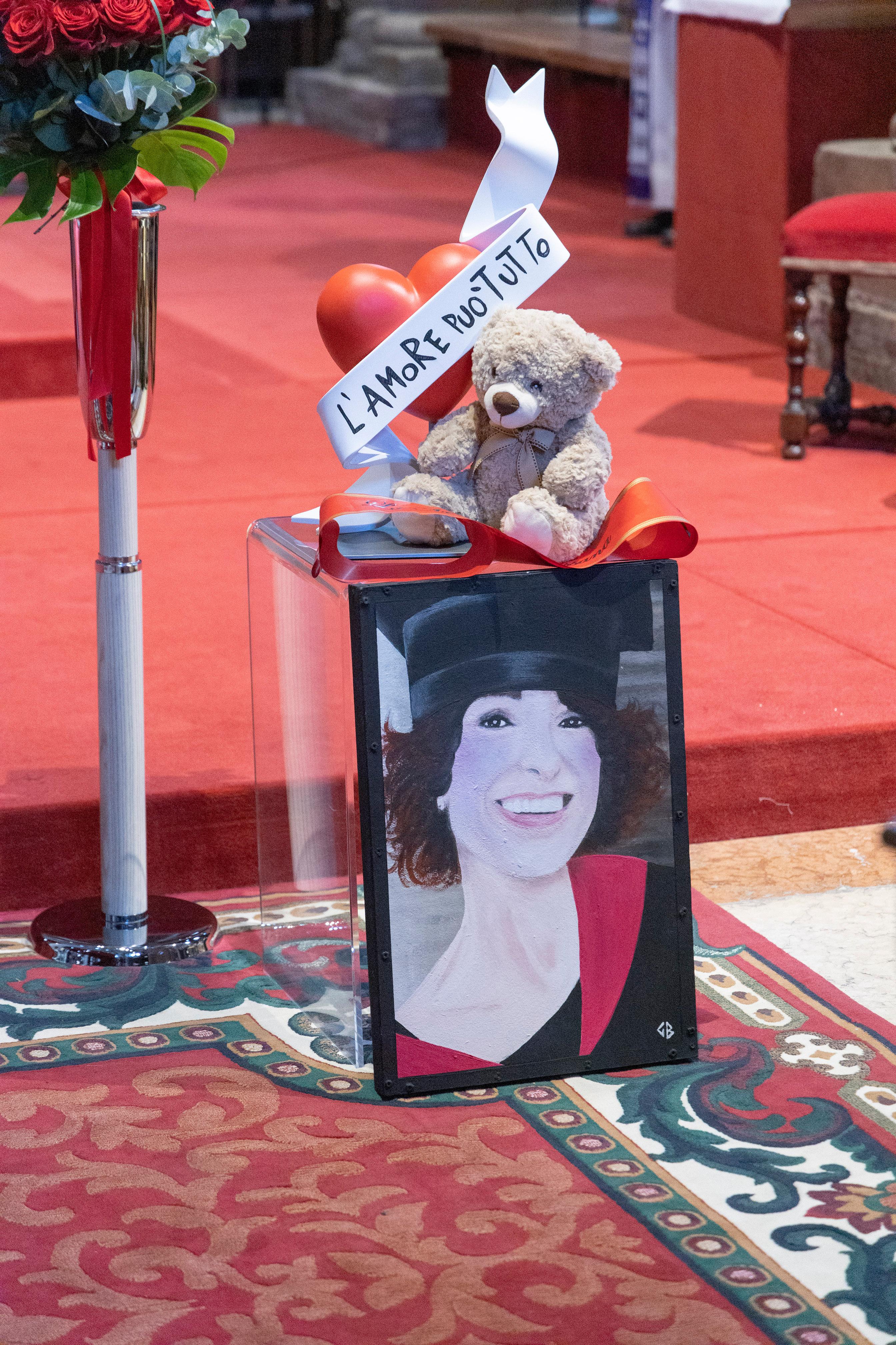 Modena Addio a Pederzoli. Il grande abbraccio dei modenesi: «Alessandra Curava il cuore delle persone sane» 