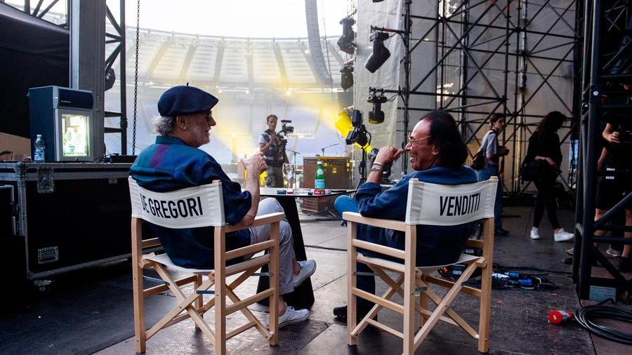 Modena Venditti & De Gregori i “Re” della musica italiana cantano in piazza Roma