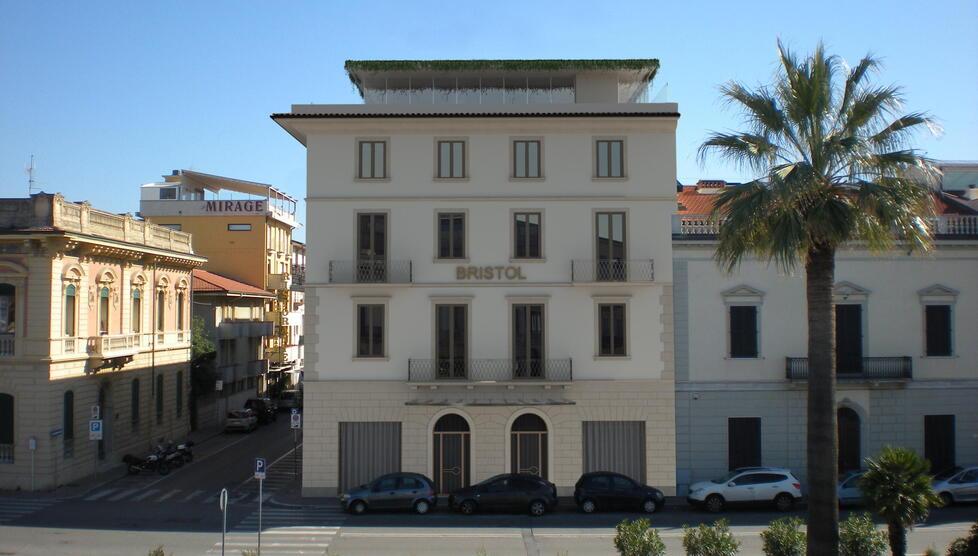 Viareggio, ristorante di lusso e piscina sul tetto: ecco come sarà il Bristol cinque stelle