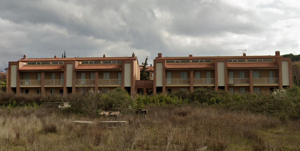 Cecina, all’asta il borgo rimasto a metà all’ingresso dell’ex Magona
