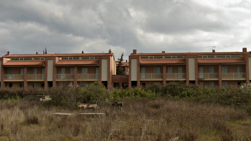 Cecina, all’asta il borgo rimasto a metà all’ingresso dell’ex Magona