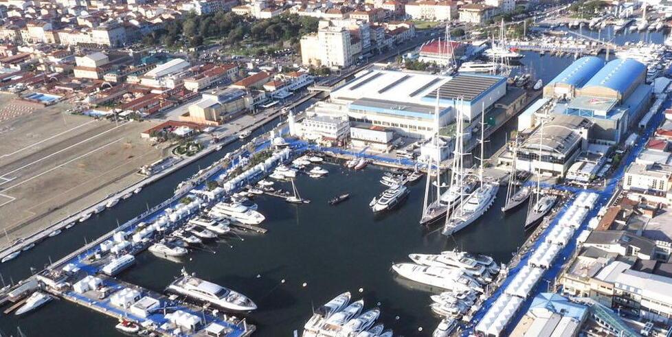 Escavo in avamporto a Viareggio, la Capitaneria: «Va tutelato l’ambiente marino»