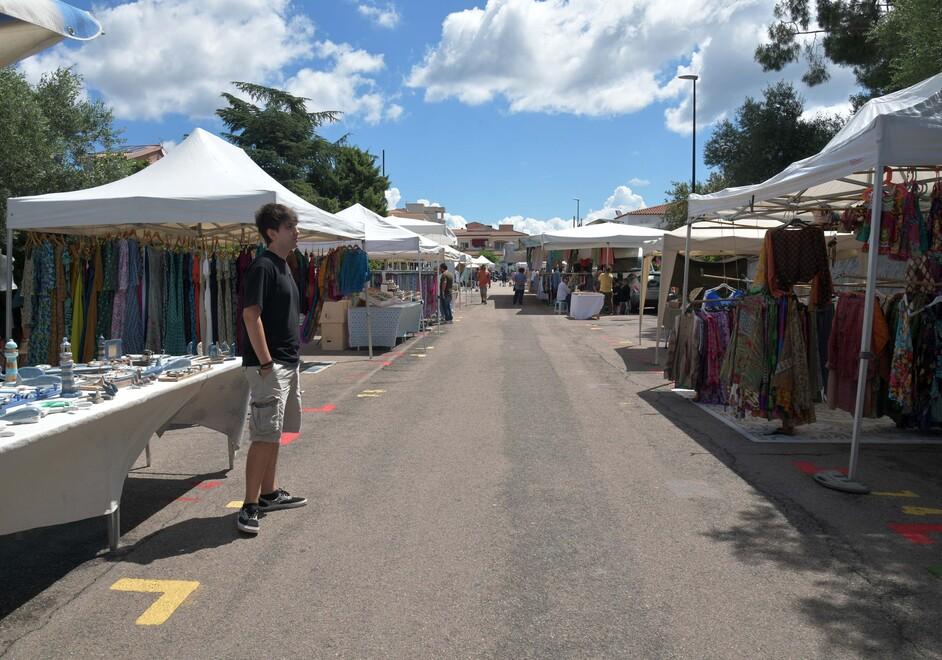 Mercatino di San Pantaleo sospeso e trasferito, i commercianti ricorrono al Tar 