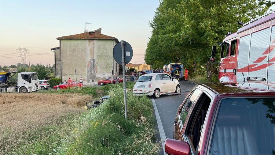 Chiesina Uzzanese, scontro fra due auto a Molin Nuovo: muore una donna