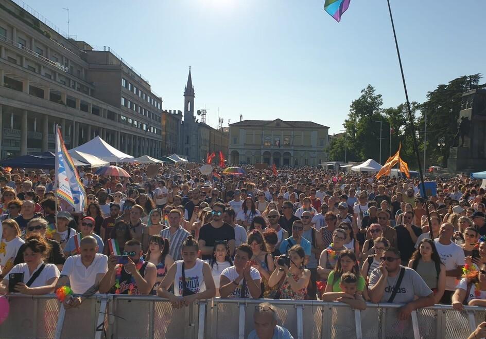 Il Pride colora il centro «In 25.000 in piazza per il diritto di esistere»