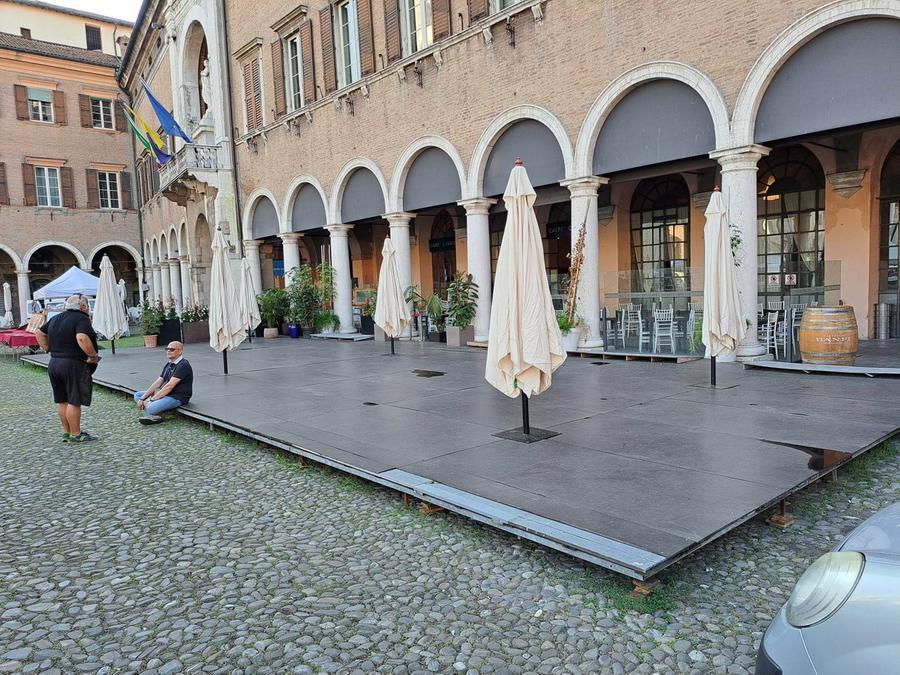 Modena, i gestori se ne vanno: Caffè Concerto nel caos