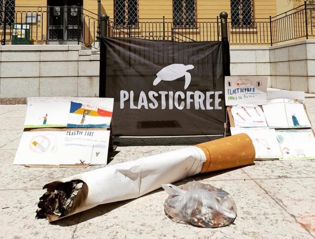 Smoking area, multe ed educazione, i consigli anti-cicche di Plastic free<br>
